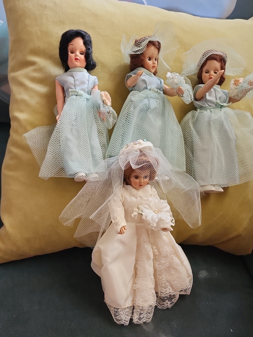 Bride And 3 Bridesmaids Vintage Dolls.
